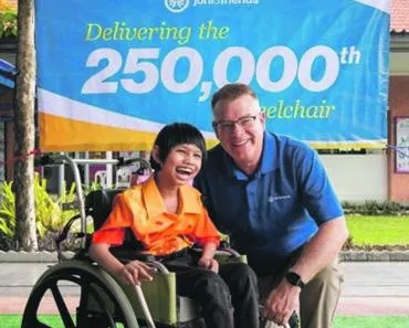 Wheelchair landmark gift