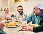 How do I invite Muslims  round for a meal?